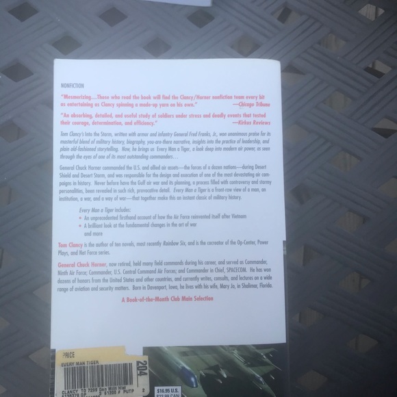 Tom Clancy - author - 3 Large paperback books - Picture 4 of 8